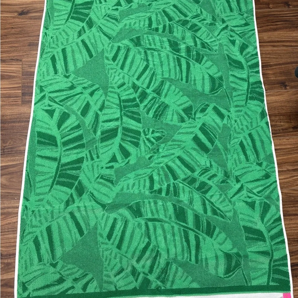 Lilly Pulitzer spearmint let’s go bananas leaf print large Jacquard beach towel